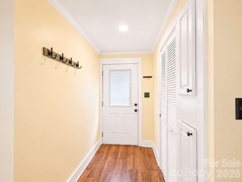 383 Catawba Avenue, Mooresville, NC 28115.  MLS# CAR4380930, YatesRealty ID 29628. 