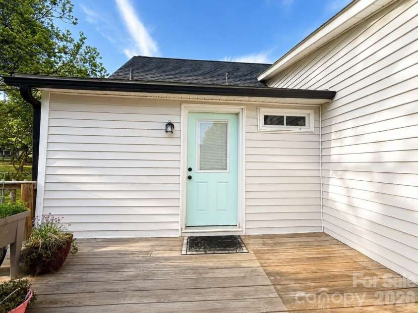 383 Catawba Avenue, Mooresville, NC 28115.  MLS# CAR4380930, YatesRealty ID 29628. 