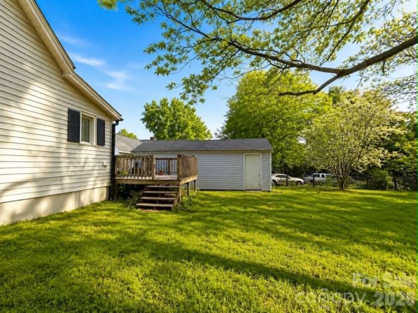 383 Catawba Avenue, Mooresville, NC 28115.  MLS# CAR4380930, YatesRealty ID 29628. 