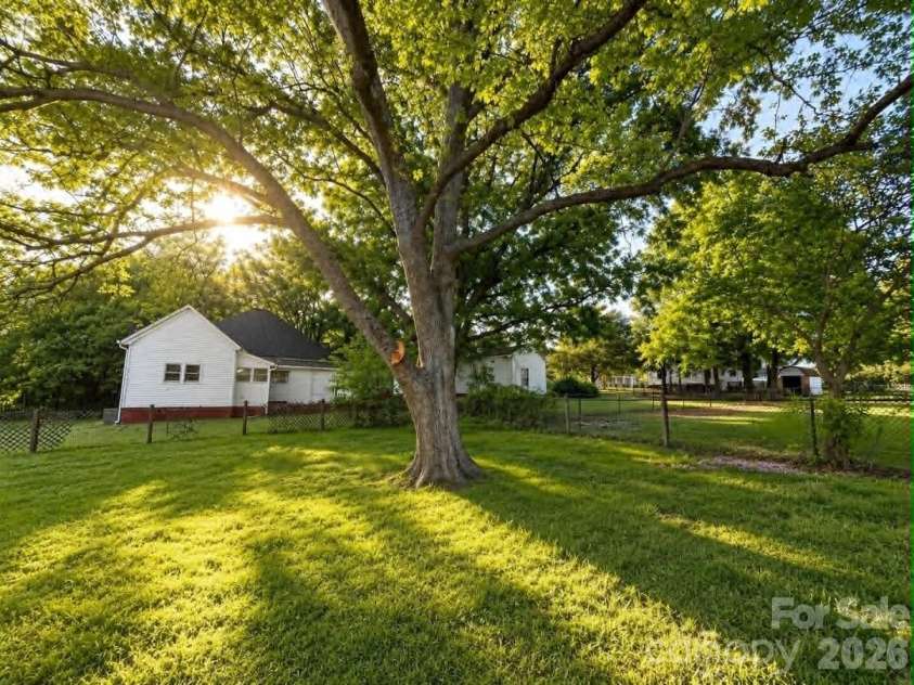 383 Catawba Avenue, Mooresville, NC 28115.  MLS# CAR4380930, YatesRealty ID 29628. 