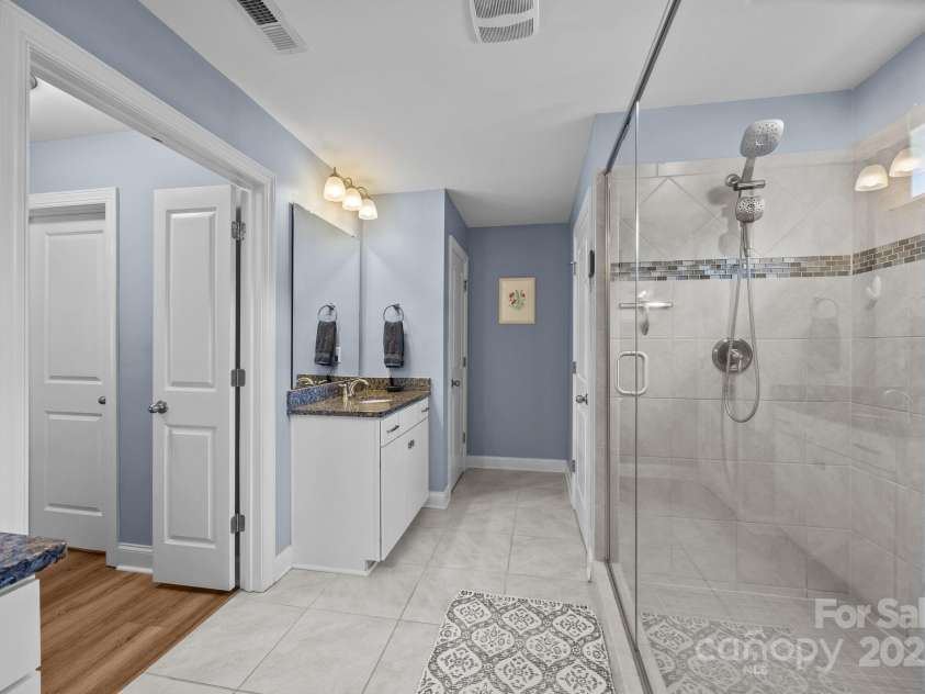 127 Atwater Landing Drive, Mooresville, NC 28117.  MLS# CAR4283079, YatesRealty ID 29629. 