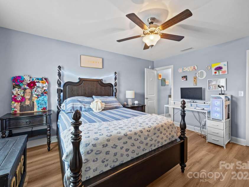 127 Atwater Landing Drive, Mooresville, NC 28117.  MLS# CAR4283079, YatesRealty ID 29629. 