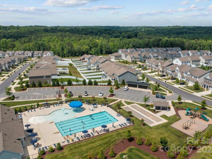 127 Atwater Landing Drive, Mooresville, NC 28117.  MLS# CAR4283079, YatesRealty ID 29629. 