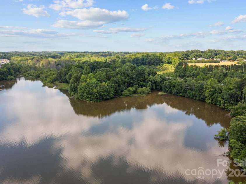 127 Atwater Landing Drive, Mooresville, NC 28117.  MLS# CAR4283079, YatesRealty ID 29629. 