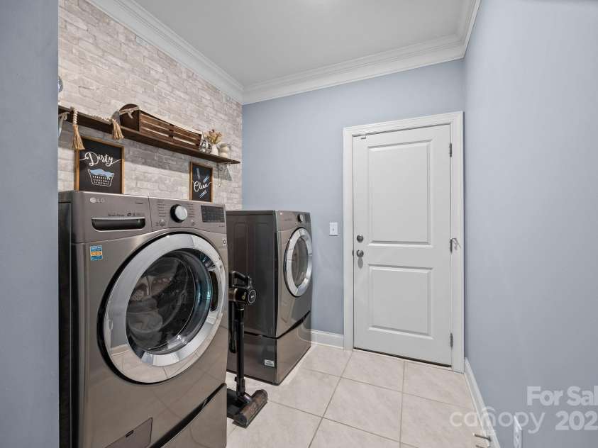 127 Atwater Landing Drive, Mooresville, NC 28117.  MLS# CAR4283079, YatesRealty ID 29629. Downstairs laundry room