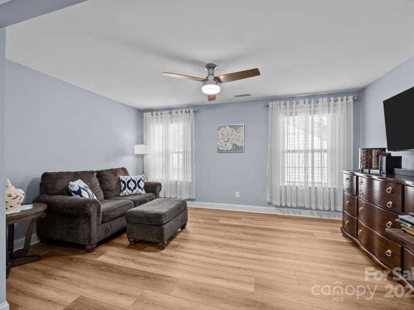 127 Atwater Landing Drive, Mooresville, NC 28117.  MLS# CAR4283079, YatesRealty ID 29629. Primary living room