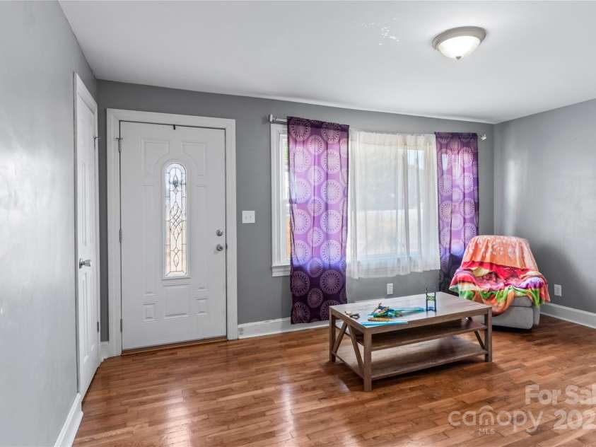 133 South Street, Elkin, NC 28621.  MLS# CAR4325626, YatesRealty ID 2963. 