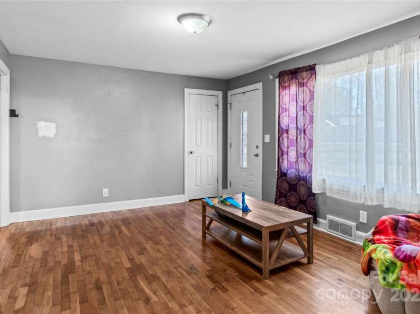 133 South Street, Elkin, NC 28621.  MLS# CAR4325626, YatesRealty ID 2963. 