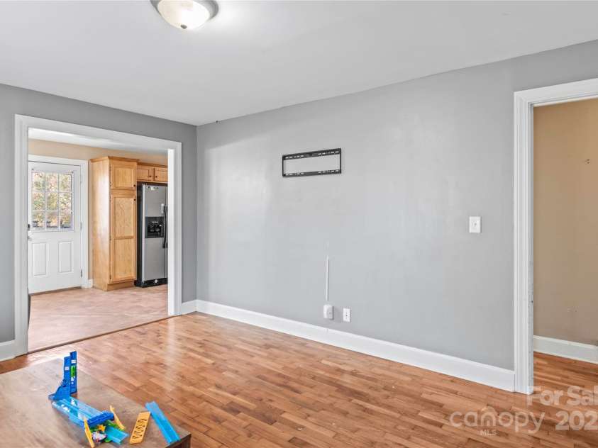 133 South Street, Elkin, NC 28621.  MLS# CAR4325626, YatesRealty ID 2963. 