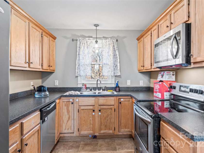 133 South Street, Elkin, NC 28621.  MLS# CAR4325626, YatesRealty ID 2963. 