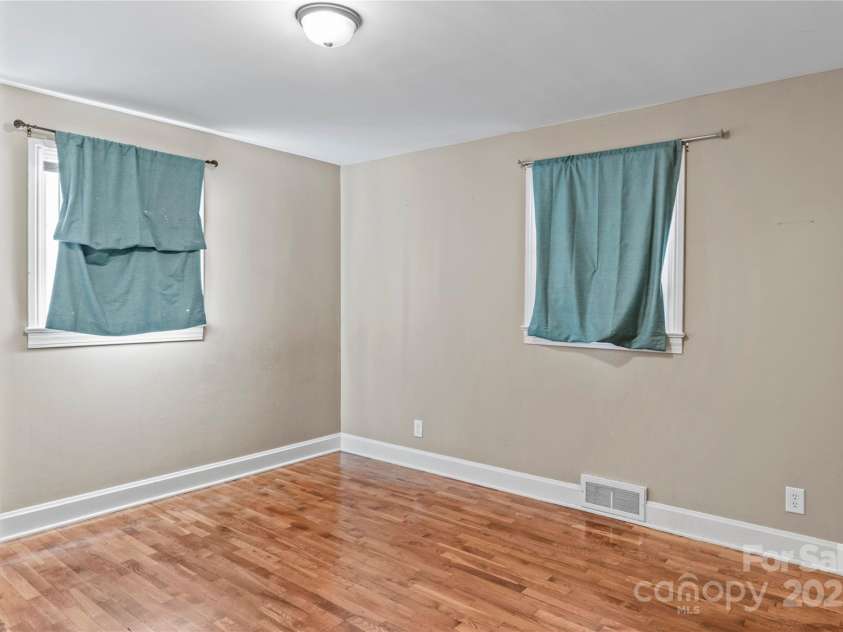 133 South Street, Elkin, NC 28621.  MLS# CAR4325626, YatesRealty ID 2963. 