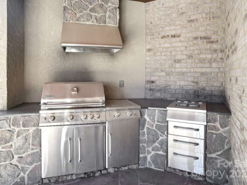 1800 Smarty Jones Drive, Waxhaw, NC 28173.  MLS# CAR4239181, YatesRealty ID 2963. 