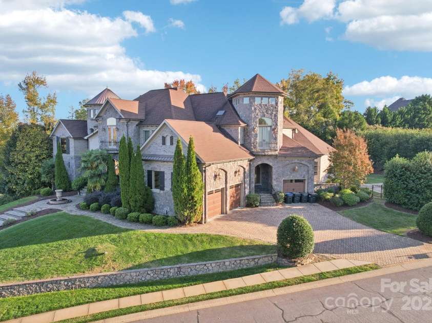 1800 Smarty Jones Drive, Waxhaw, NC 28173.  MLS# CAR4239181, YatesRealty ID 2963. 