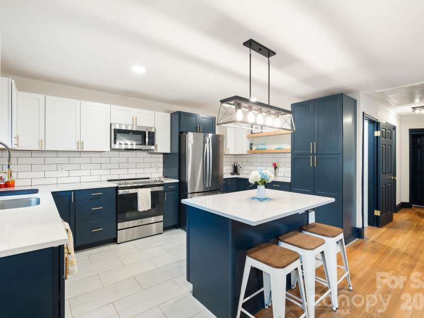 817 Brent Street, Winston Salem, NC 27103.  MLS# CAR4353789, YatesRealty ID 2963. 