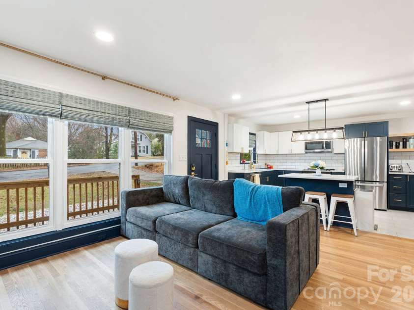 817 Brent Street, Winston Salem, NC 27103.  MLS# CAR4353789, YatesRealty ID 2963. 