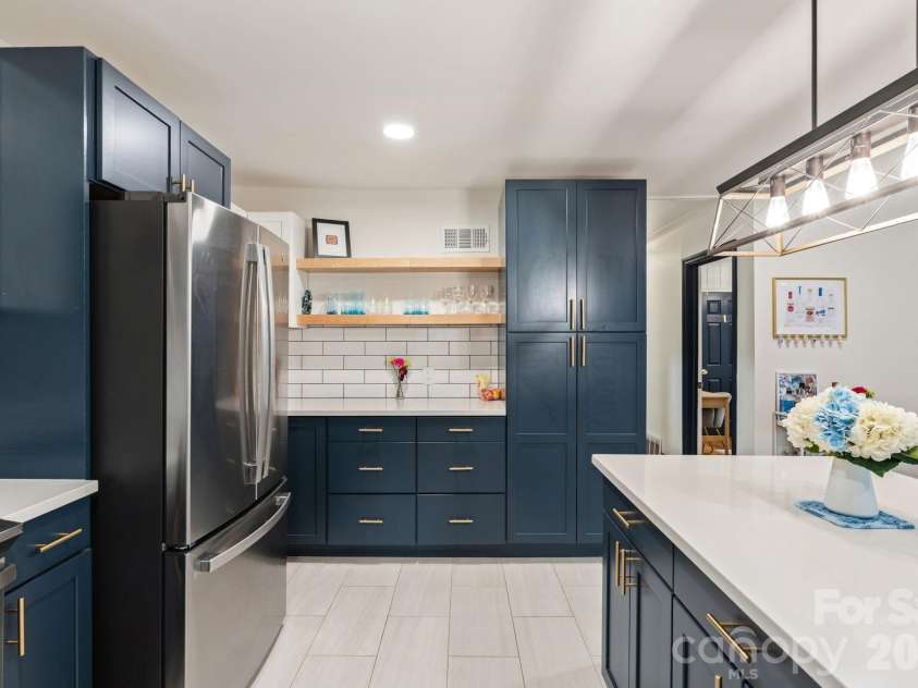 817 Brent Street, Winston Salem, NC 27103.  MLS# CAR4353789, YatesRealty ID 2963. 