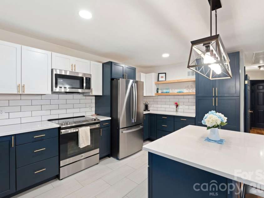 817 Brent Street, Winston Salem, NC 27103.  MLS# CAR4353789, YatesRealty ID 2963. 