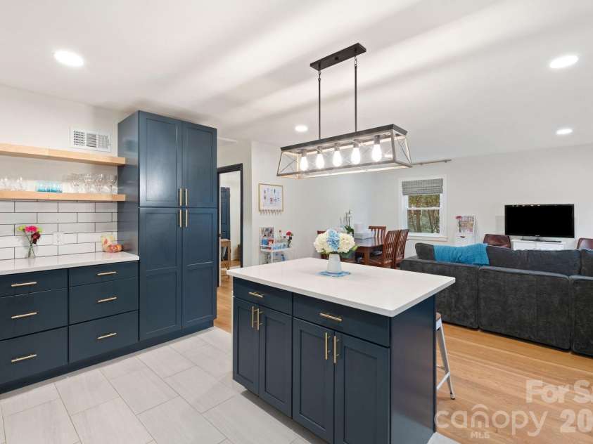817 Brent Street, Winston Salem, NC 27103.  MLS# CAR4353789, YatesRealty ID 2963. 