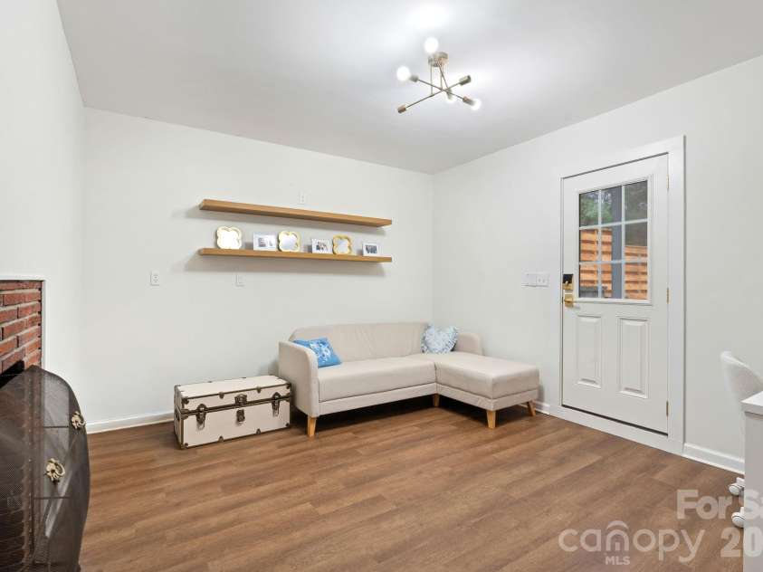 817 Brent Street, Winston Salem, NC 27103.  MLS# CAR4353789, YatesRealty ID 2963. 