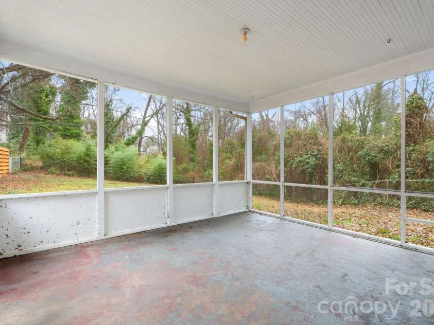 817 Brent Street, Winston Salem, NC 27103.  MLS# CAR4353789, YatesRealty ID 2963. 