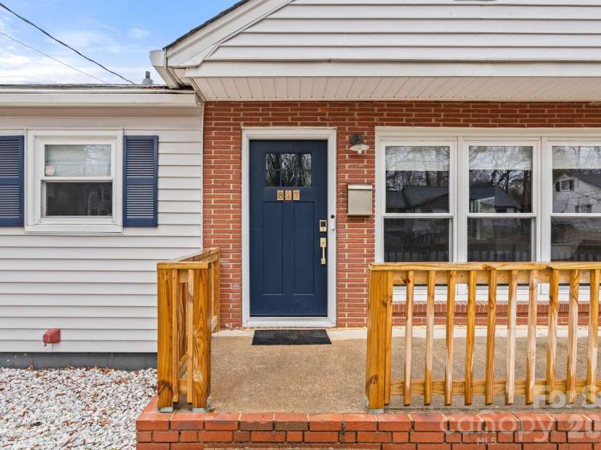 817 Brent Street, Winston Salem, NC 27103.  MLS# CAR4353789, YatesRealty ID 2963. 