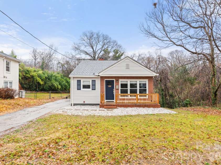 817 Brent Street, Winston Salem, NC 27103.  MLS# CAR4353789, YatesRealty ID 2963. 