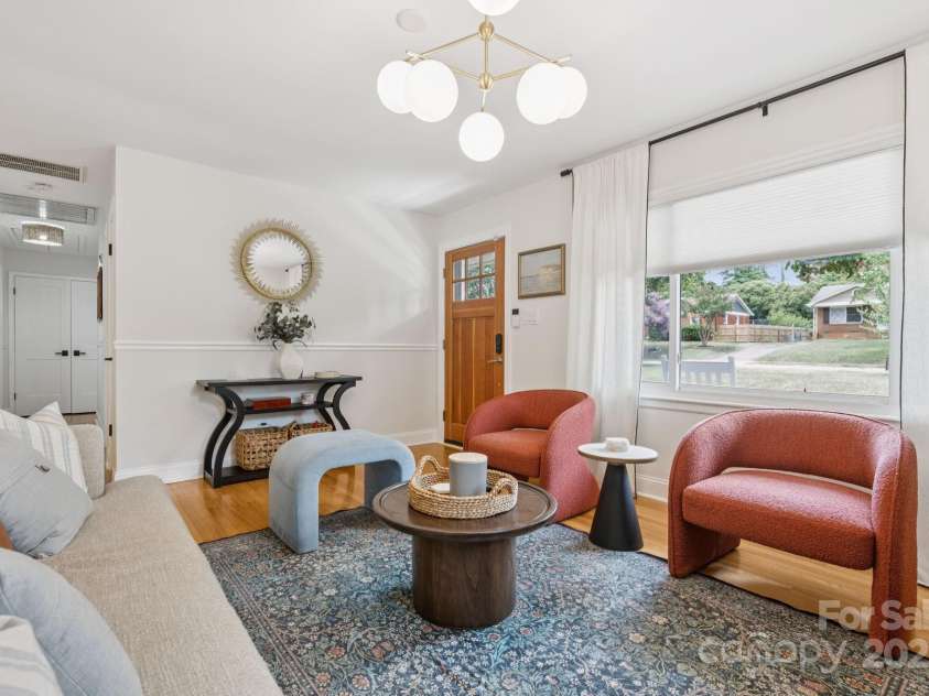 1520 Starbrook Drive, Charlotte, NC 28210.  MLS# CAR4274449, YatesRealty ID 29630. Open living room + entry way