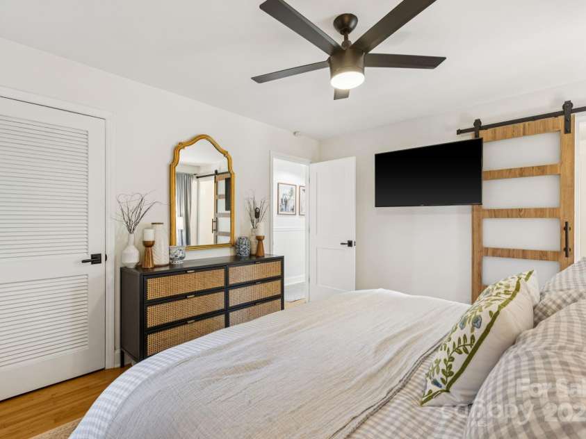1520 Starbrook Drive, Charlotte, NC 28210.  MLS# CAR4274449, YatesRealty ID 29630. Primary bedroom with renovated (June 2024) ensuite bathroom