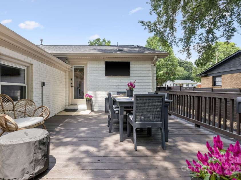 1520 Starbrook Drive, Charlotte, NC 28210.  MLS# CAR4274449, YatesRealty ID 29630. Wonderful deck off of the kitchen with plenty of seating space