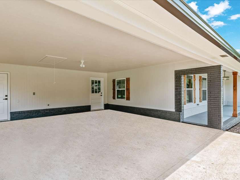 109 Robin Lane, Statesville, NC 28677.  MLS# CAR4281690, YatesRealty ID 29631. 