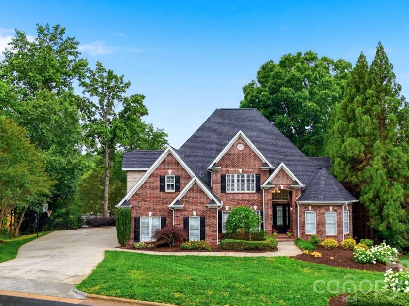 151 43rd Avenue Drive, Hickory, NC 28601.  MLS# CAR4379957, YatesRealty ID 29631. 