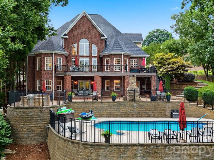 151 43rd Avenue Drive, Hickory, NC 28601.  MLS# CAR4379957, YatesRealty ID 29631. 