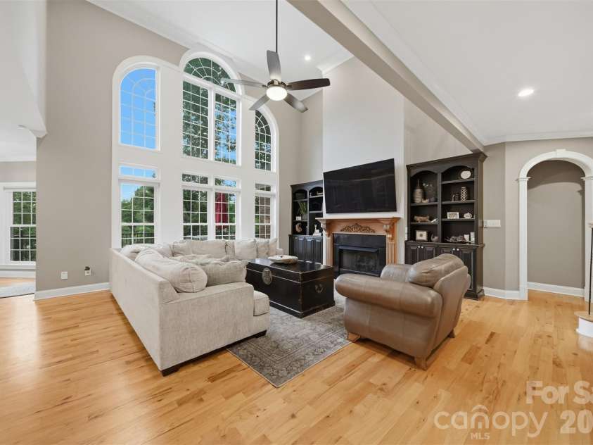151 43rd Avenue Drive, Hickory, NC 28601.  MLS# CAR4379957, YatesRealty ID 29631. 