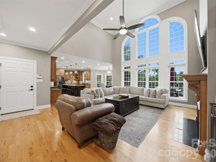151 43rd Avenue Drive, Hickory, NC 28601.  MLS# CAR4379957, YatesRealty ID 29631. 