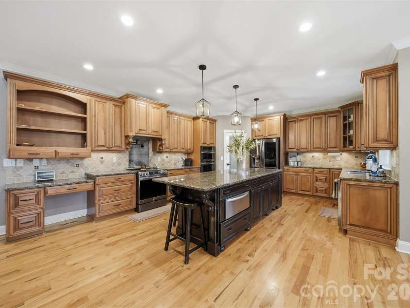 151 43rd Avenue Drive, Hickory, NC 28601.  MLS# CAR4379957, YatesRealty ID 29631. 