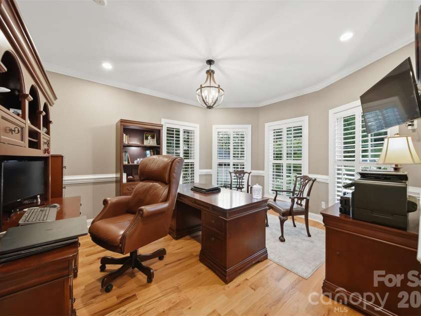 151 43rd Avenue Drive, Hickory, NC 28601.  MLS# CAR4379957, YatesRealty ID 29631. 