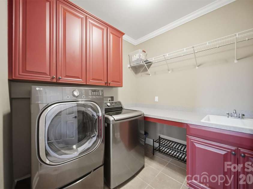 151 43rd Avenue Drive, Hickory, NC 28601.  MLS# CAR4379957, YatesRealty ID 29631. 