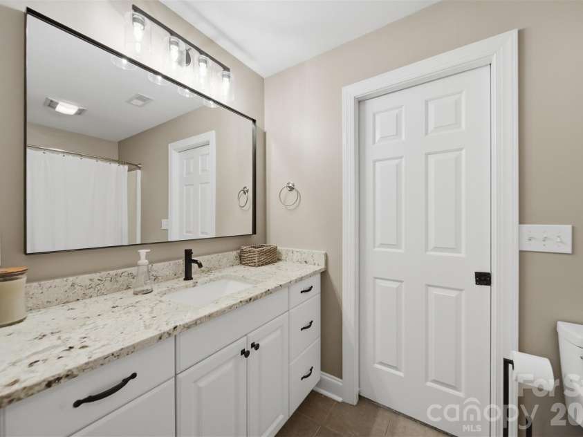 151 43rd Avenue Drive, Hickory, NC 28601.  MLS# CAR4379957, YatesRealty ID 29631. 