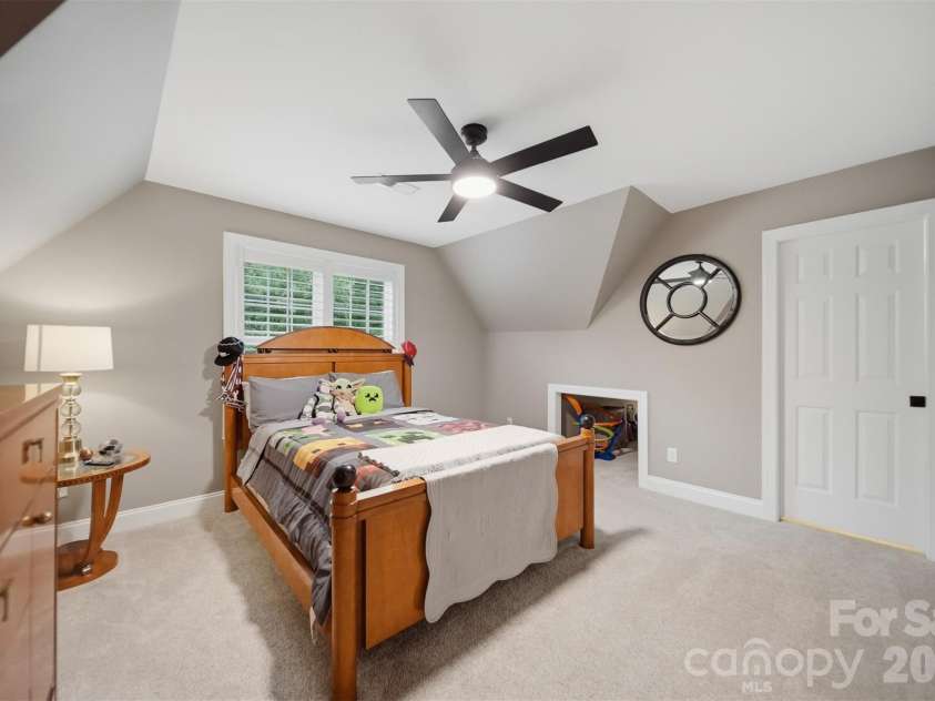 151 43rd Avenue Drive, Hickory, NC 28601.  MLS# CAR4379957, YatesRealty ID 29631. 