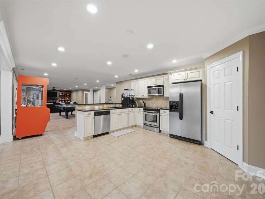 151 43rd Avenue Drive, Hickory, NC 28601.  MLS# CAR4379957, YatesRealty ID 29631. 
