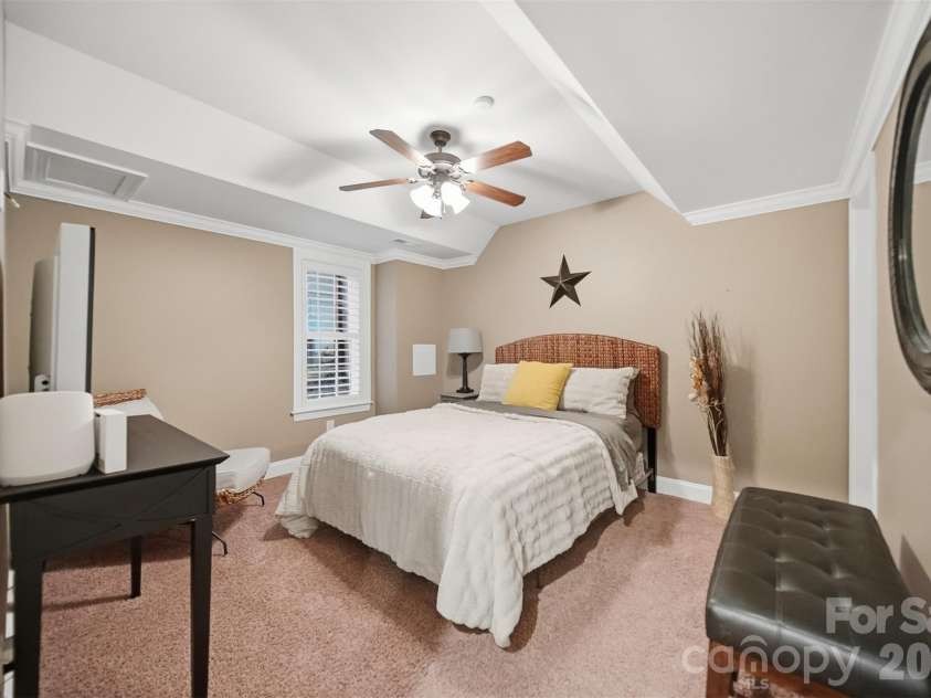 151 43rd Avenue Drive, Hickory, NC 28601.  MLS# CAR4379957, YatesRealty ID 29631. 