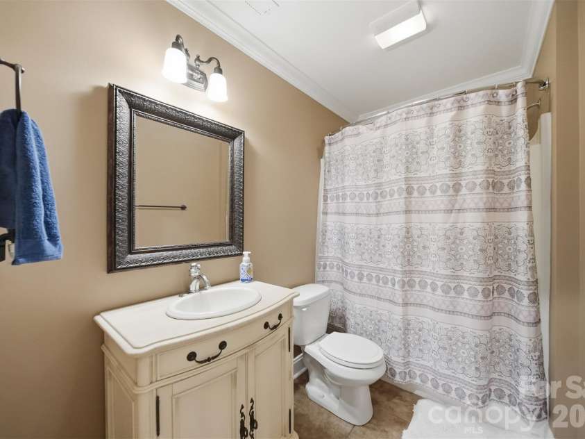151 43rd Avenue Drive, Hickory, NC 28601.  MLS# CAR4379957, YatesRealty ID 29631. 