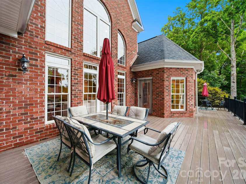 151 43rd Avenue Drive, Hickory, NC 28601.  MLS# CAR4379957, YatesRealty ID 29631. 