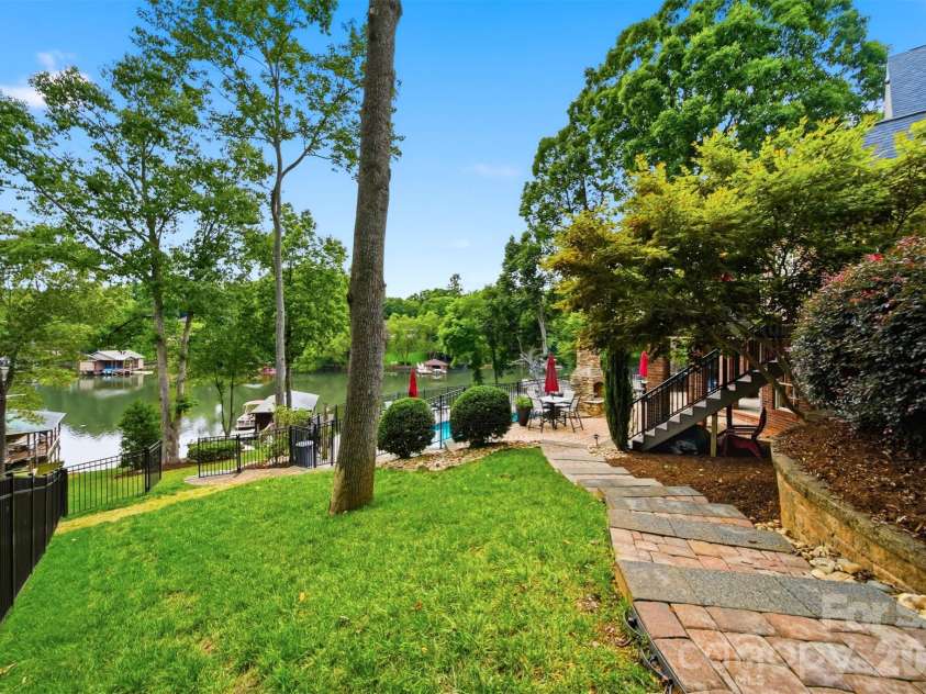 151 43rd Avenue Drive, Hickory, NC 28601.  MLS# CAR4379957, YatesRealty ID 29631. 