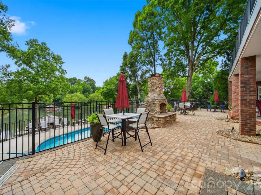 151 43rd Avenue Drive, Hickory, NC 28601.  MLS# CAR4379957, YatesRealty ID 29631. 