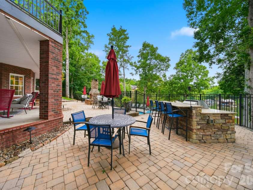 151 43rd Avenue Drive, Hickory, NC 28601.  MLS# CAR4379957, YatesRealty ID 29631. 