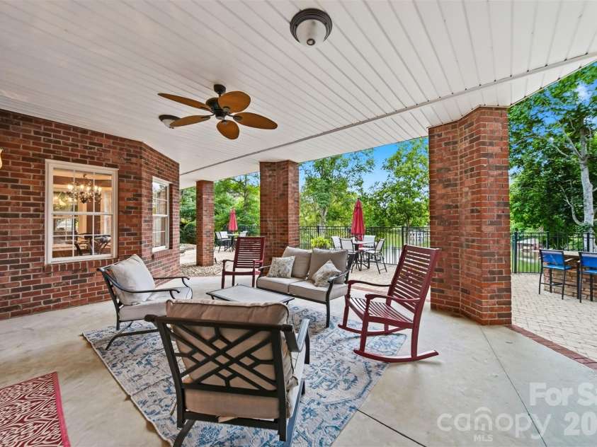151 43rd Avenue Drive, Hickory, NC 28601.  MLS# CAR4379957, YatesRealty ID 29631. 