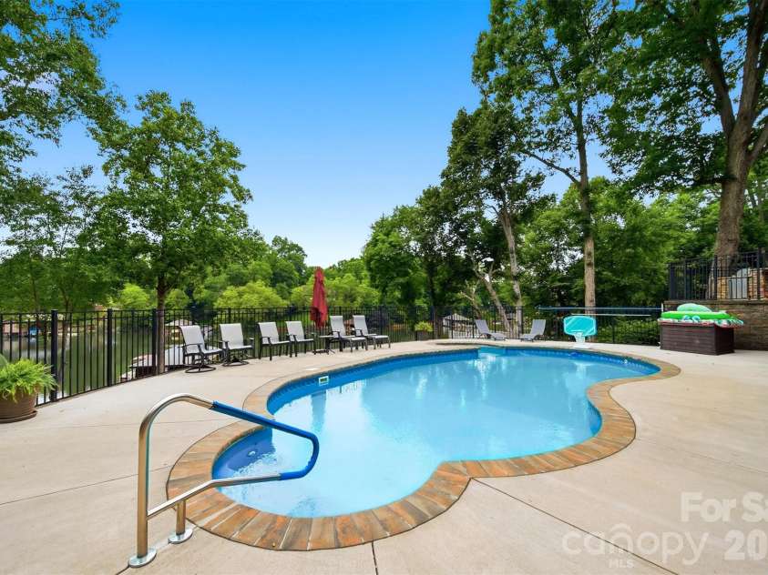 151 43rd Avenue Drive, Hickory, NC 28601.  MLS# CAR4379957, YatesRealty ID 29631. 