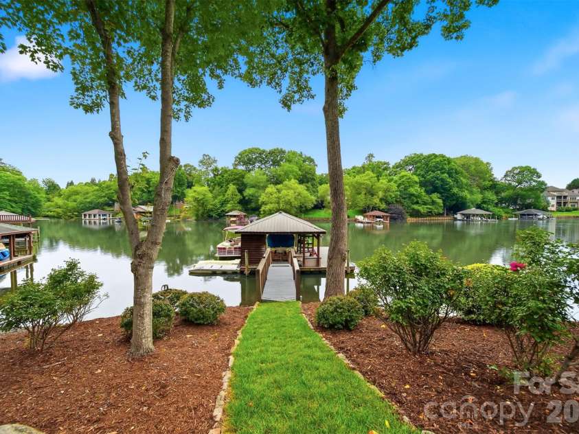 151 43rd Avenue Drive, Hickory, NC 28601.  MLS# CAR4379957, YatesRealty ID 29631. 