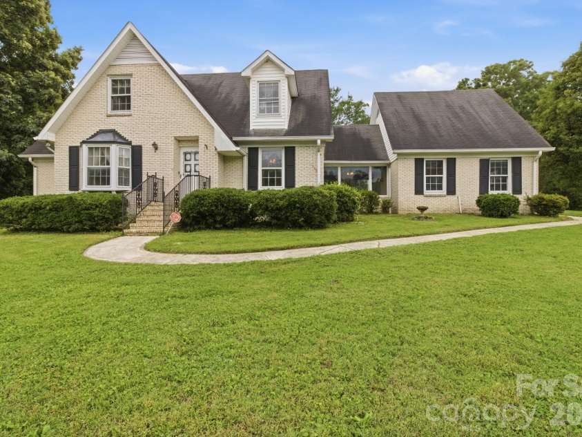 3343 Olde Creek Trail, Matthews, NC 28105.  MLS# CAR4389464, YatesRealty ID 29632. 